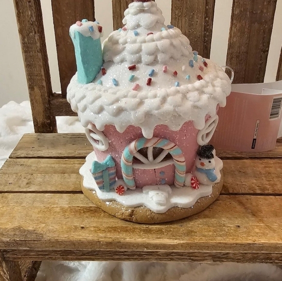 LED Claydough Gingerbread Cupcake House, 6" Mrs. Claus Bakery Pastel Christmas - Picture 2 of 4